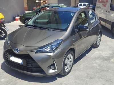 Toyota Yaris Cool 1.5 VVT-i HEV Grigio usata Vibo Valentia