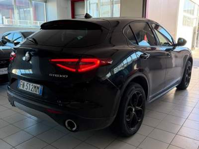 Alfa Romeo Stelvio 2.2 T.diesel 180 CV AT8 Q4 Bus. Nero usata Castellammare di Stabia