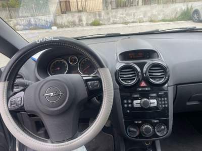 Opel Corsa non fumatore, neopatentati, unicoproiprietario; gpl Argento usata Marano di Napoli