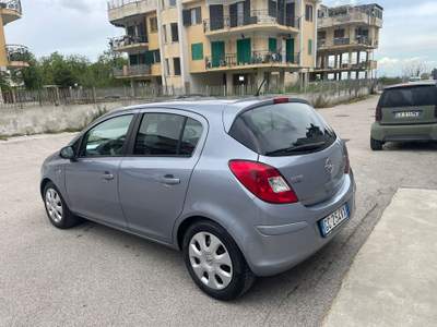 Opel Corsa non fumatore, neopatentati, unicoproiprietario; gpl Argento usata Marano di Napoli