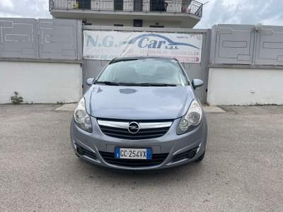 Opel Corsa non fumatore, neopatentati, unicoproiprietario; gpl Argento usata Marano di Napoli