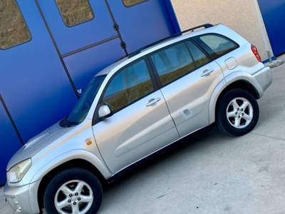 Toyota RAV4 RAV4 2.0 Tdi D-4D cat 5 porte Sol Argento usata Pisogne