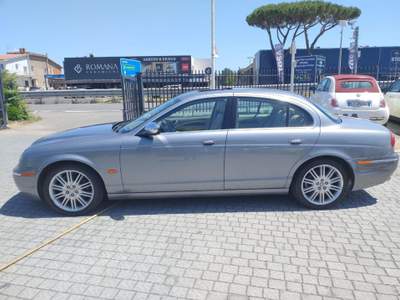 Jaguar S-Type 3.0 V6 Executive Argento usata Ciampino