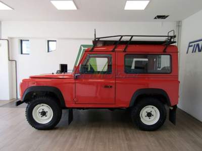 Land Rover Defender 90 2.5 84 CV 3 porte 6 POSTI Rosso usata Fino Mornasco