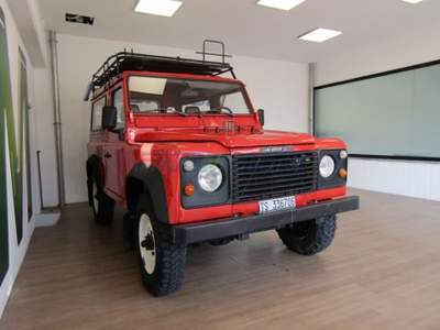 Land Rover Defender 90 2.5 84 CV 3 porte 6 POSTI Rosso usata Fino Mornasco