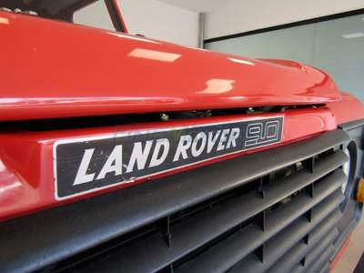 Land Rover Defender 90 2.5 84 CV 3 porte 6 POSTI Rosso usata Fino Mornasco