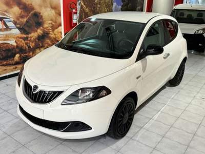 Lancia Ypsilon 1.0 firefly hybrid Silver s&s 70cv Bianco usata Sassari