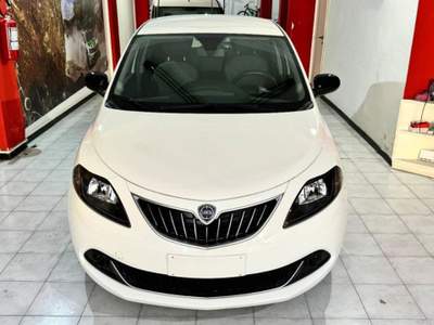 Lancia Ypsilon 1.0 firefly hybrid Silver s&s 70cv Bianco usata Sassari