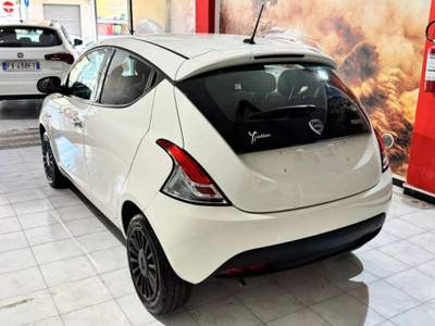 Lancia Ypsilon 1.0 firefly hybrid Silver s&s 70cv Bianco usata Sassari