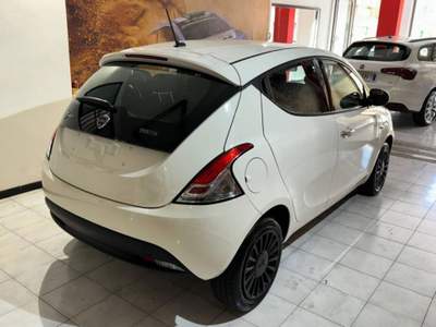 Lancia Ypsilon 1.0 firefly hybrid Silver s&s 70cv Bianco usata Sassari