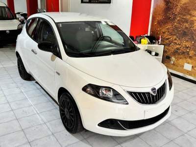 Lancia Ypsilon 1.0 firefly hybrid Silver s&s 70cv Bianco usata Sassari