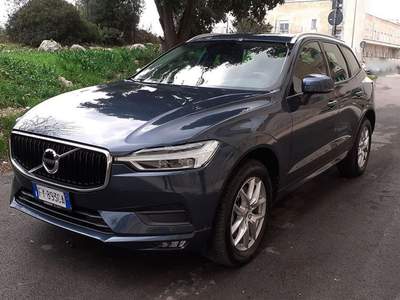 Volvo XC60 B4 MILD HYBRID MOMENTUM AWD MY 2020 Blu/Azzurro usata Ostuni