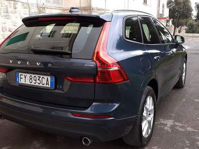 Volvo XC60 B4 MILD HYBRID MOMENTUM AWD MY 2020 Blu/Azzurro usata Ostuni