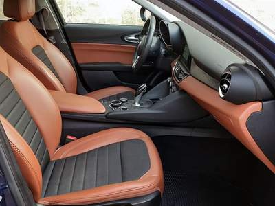 Alfa Romeo Giulia 2.2 Turbodiesel 136 CV AT8 Business Blu/Azzurro usata Ostuni