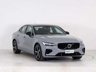 Volvo S60 B4 (b) automatico Plus Dark Grigio usata Bassano del Grappa