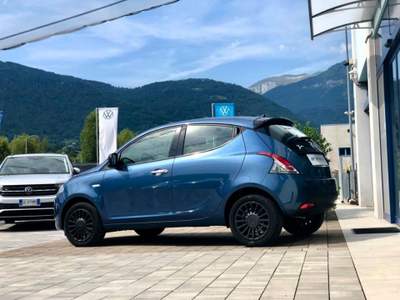 Lancia Ypsilon 1.0 FireFly 5p. S&S Hybrid Silver *NEOPATENTATI* Blu/Azzurro usata Feltre