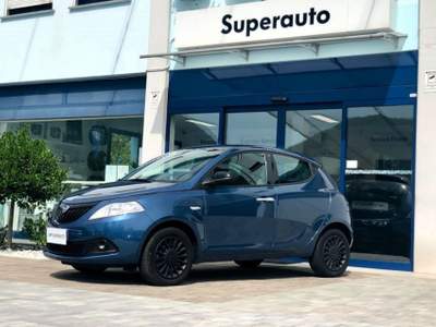 Lancia Ypsilon 1.0 FireFly 5p. S&S Hybrid Silver *NEOPATENTATI* Blu/Azzurro usata Feltre