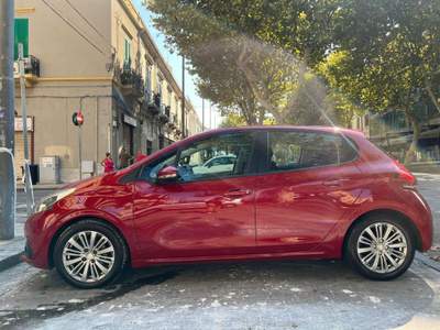 Peugeot 208 PureTech 82 5 porte Active Rosso usata Messina