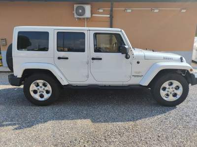 Jeep Wrangler Unlimited 2.8 CRD DPF Sahara Auto Bianco usata Jerago con Orago