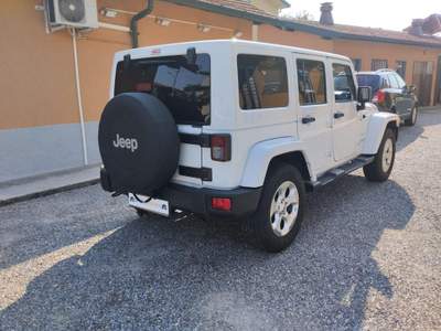 Jeep Wrangler Unlimited 2.8 CRD DPF Sahara Auto Bianco usata Jerago con Orago
