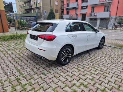 Mercedes-Benz Classe A 17‘’/ LED/ LUCE AMBIENTE/ CAMERA /KEYLESS Bianco usata Dolo