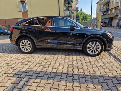 Audi Q3 18‘’/ MATRIX /CAM /KEYLESS/CARPLAY Nero usata Treviso