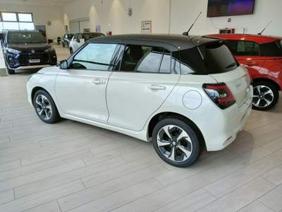 Suzuki Swift 1.2 Hybrid Top Bianco usata SOLARO