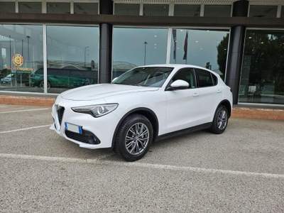 Alfa Romeo Stelvio 2.2 Turbodiesel 180 CV AT8 Q4 Business Bianco usata Monselice