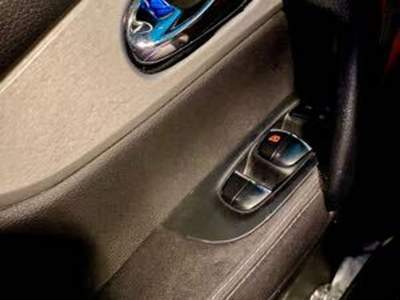 Nissan Qashqai N-Connect Bianco usata Giugliano in Campania