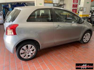Toyota Yaris 1.4 D-4D 3p. Sol Grigio usata Roma