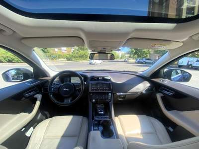 Jaguar F-Pace 2.0 D 180 CV AWD Prestige Unicoproprietario Blu/Azzurro usata Latina