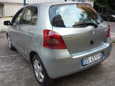 Toyota Yaris 1.3 5 porte Grigio usata Roma