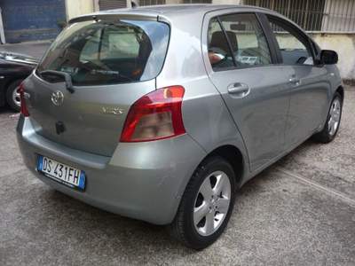 Toyota Yaris 1.3 5 porte Grigio usata Roma