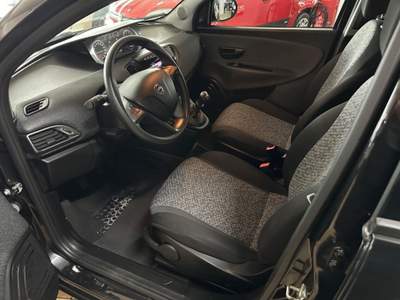 Lancia Ypsilon 1.0 FireFly 5 porte S&S Hybrid Ecochic Silver Nero usata Soave