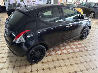Lancia Ypsilon 1.0 FireFly 5 porte S&S Hybrid Ecochic Silver Nero usata Soave