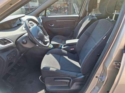 Renault Scénic 1.5 dCi 110CV Confort 7 POSTI usata Grottaminarda