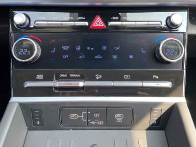 Hyundai Santa Fe 1.6 T-GDi HEV 4WD AT 7 posti XCLASS Bianco usata Castelnuovo Rangone