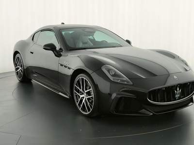 Maserati GranTurismo V6 550 CV AWD Trofeo Nero usata Corciano