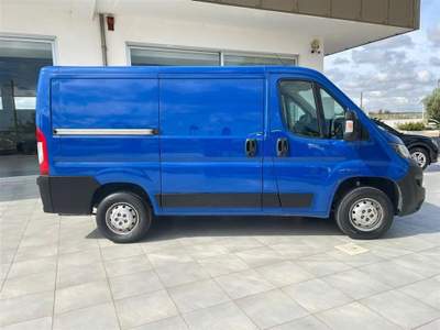 Peugeot Boxer 330 L1H1 Pro BlueHDi 140 Start&Stop Blu/Azzurro usata Polignano a Mare