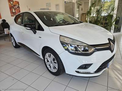 Renault Clio Clio dCi 8V 75CV 5p. Moschino Intens                                                         Bianco usata Caltanissetta