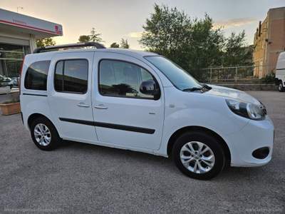 Renault Kangoo Kangoo Blue dCi 8V 95 CV 5p. Life IVA ESPOSTA                                             Bianco usata Caltanissetta