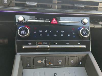 Hyundai Santa Fe 1.6 T-GDi HEV 4WD AT 7 posti XCLASS Bianco usata Castelnuovo Rangone