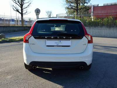 Volvo V60 D5 Geartronic Momentum Bianco usata Melzo