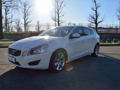Volvo V60 D5 Geartronic Momentum Bianco usata Melzo