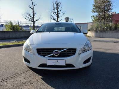 Volvo V60 D5 Geartronic Momentum Bianco usata Melzo
