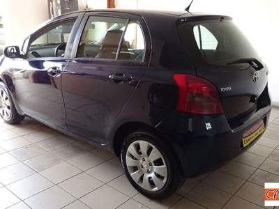 Toyota Yaris  Blu/Azzurro usata Brindisi