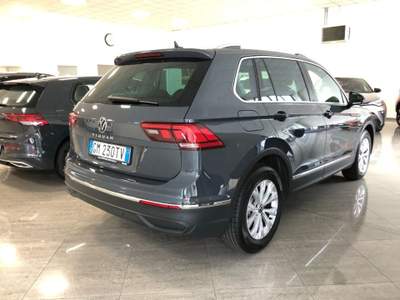 Volkswagen Tiguan 2.0 TDI 150 CV SCR DSG Life Grigio usata Bareggio