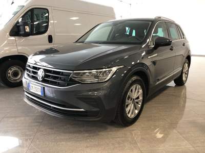 Volkswagen Tiguan 2.0 TDI 150 CV SCR DSG Life Grigio usata Bareggio
