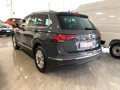 Volkswagen Tiguan 2.0 TDI 150 CV SCR DSG Life Grigio usata Bareggio