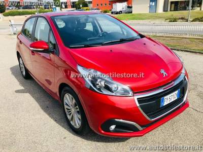 Peugeot 208 1.2 82Cv 5 porte Allure NEOPATENTATI! Rosso usata Castagnito